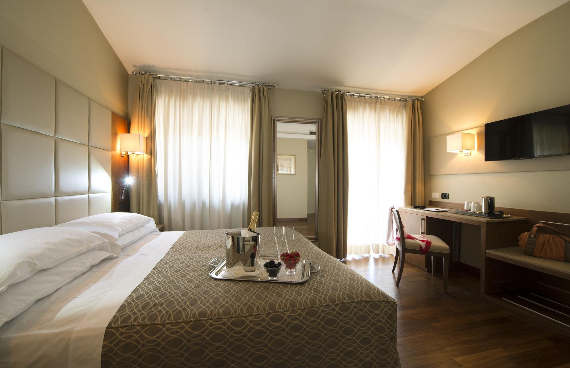 Hotel Fenice Milano Ngoại thất bức ảnh