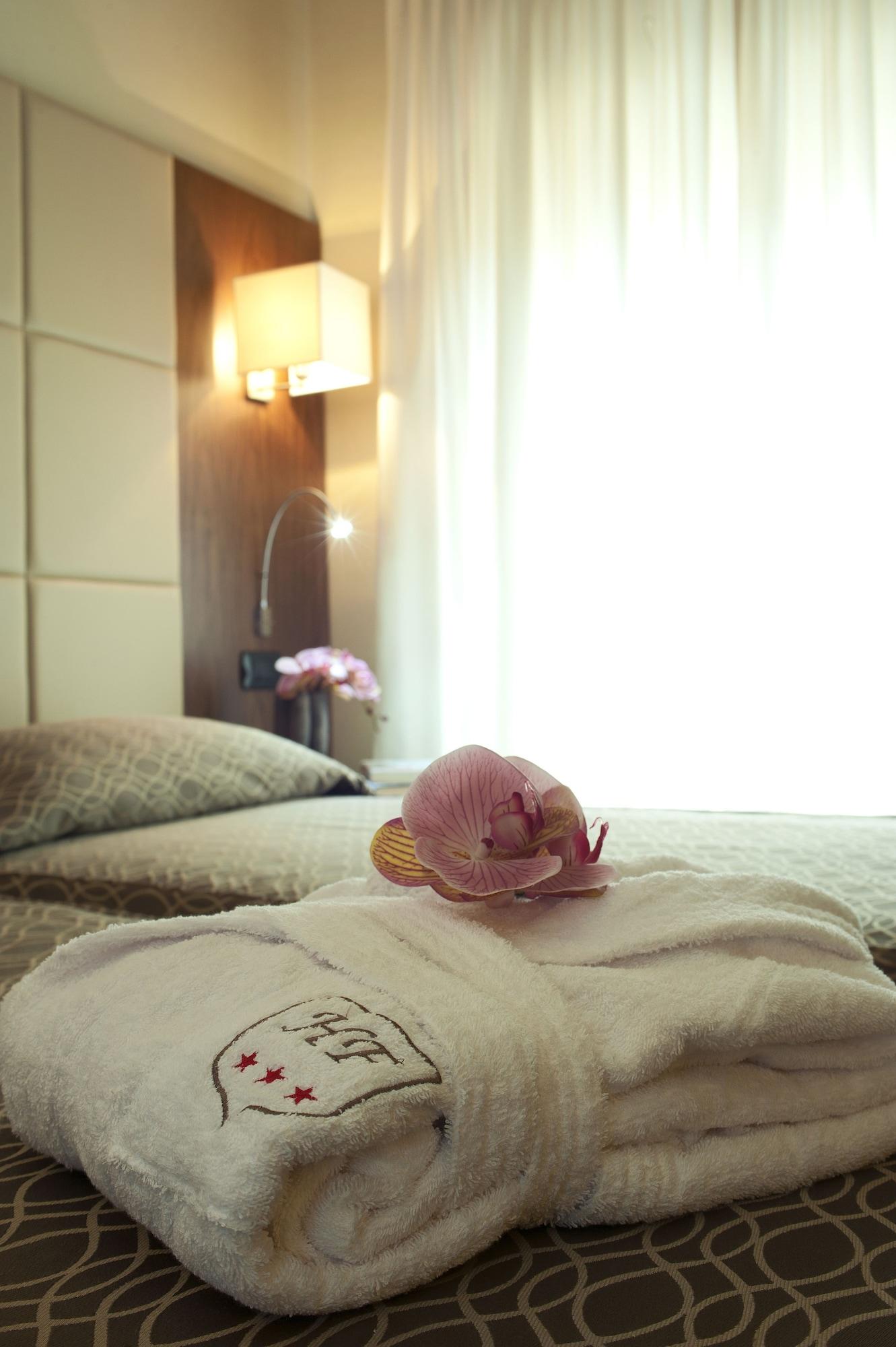 Hotel Fenice Milano Ngoại thất bức ảnh